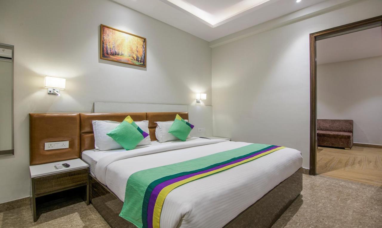 Treebo Swastika Premium Hotel Noida Exterior photo