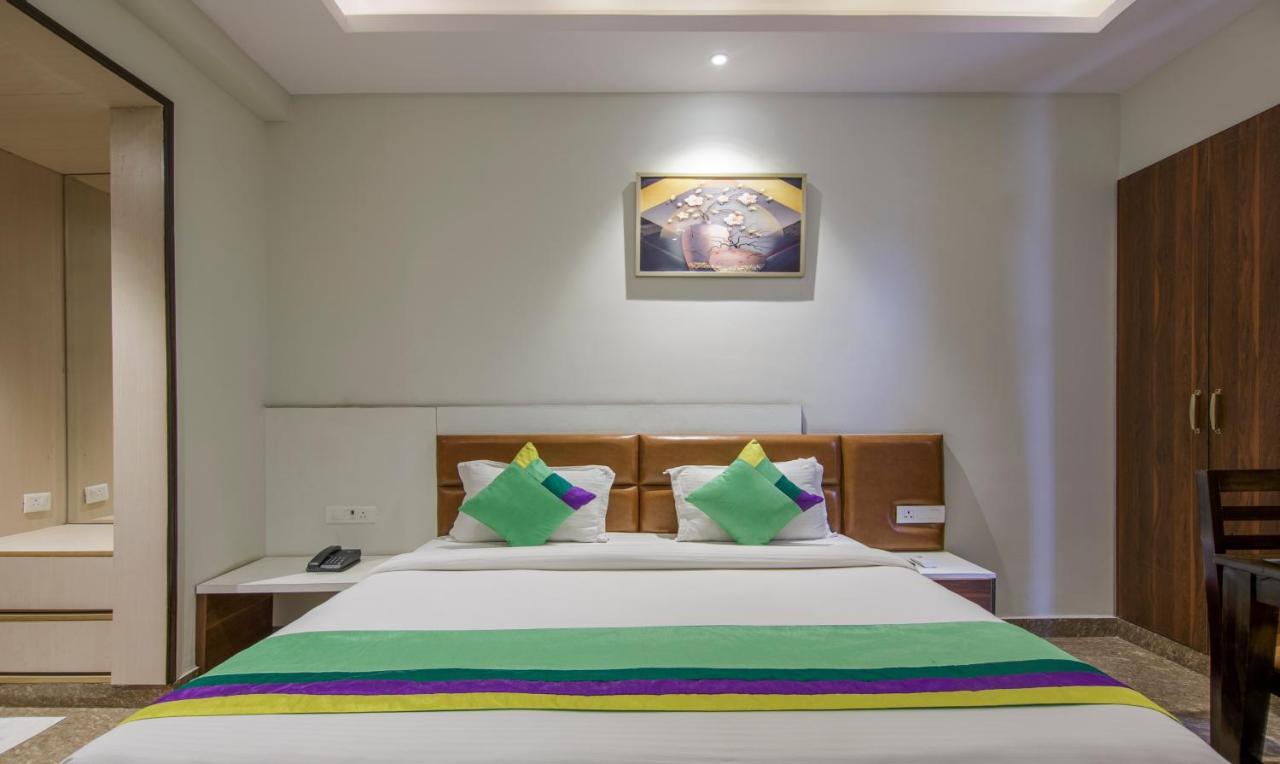 Treebo Swastika Premium Hotel Noida Exterior photo