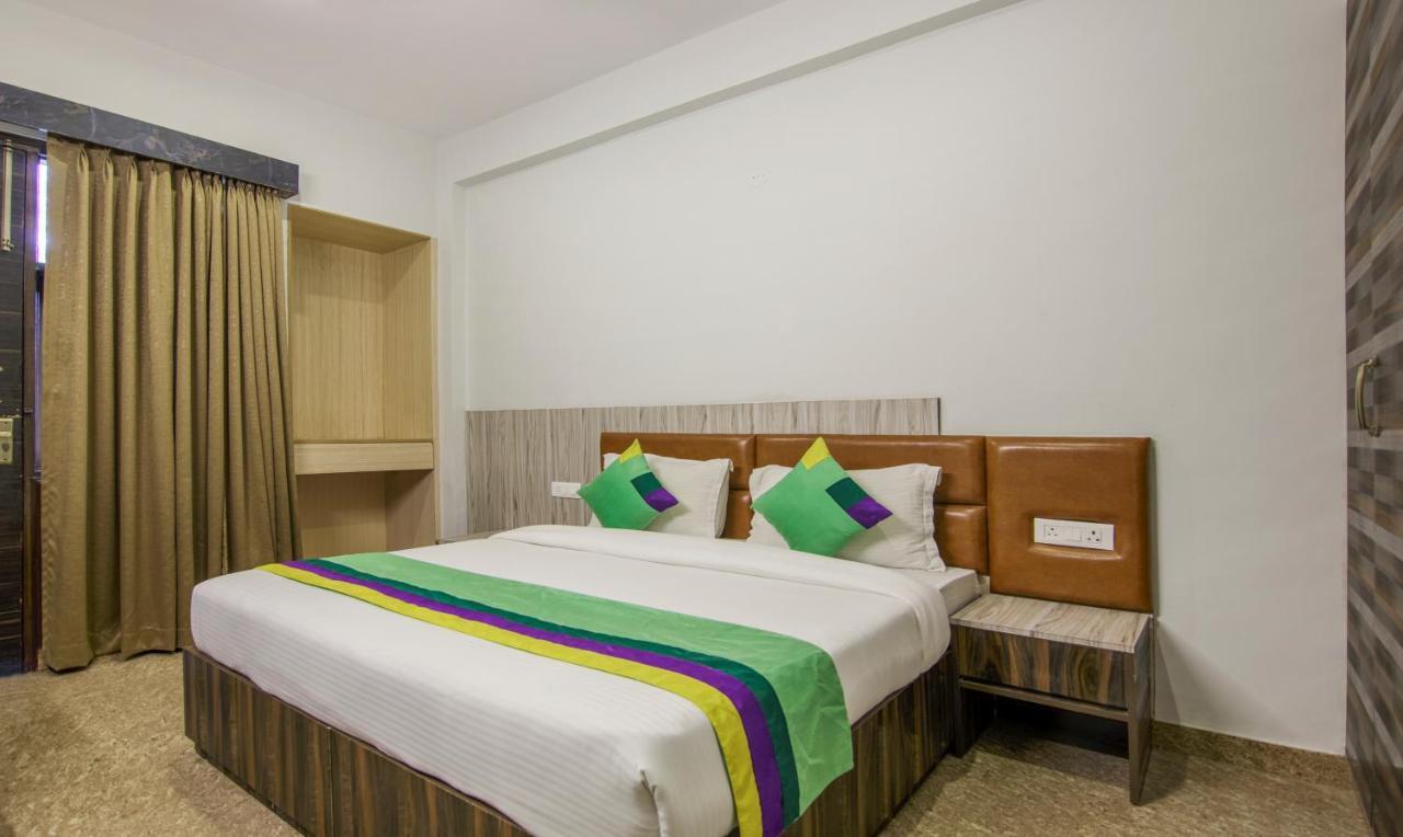 Treebo Swastika Premium Hotel Noida Exterior photo