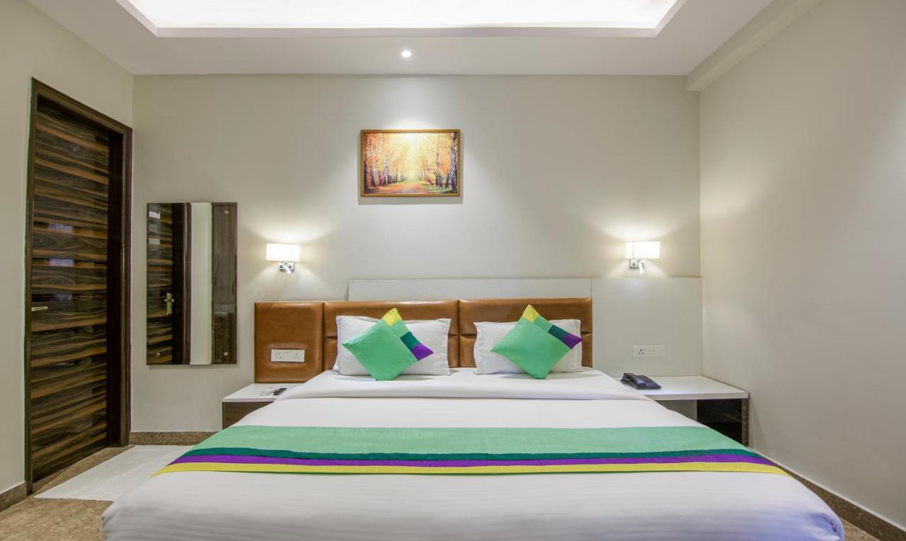 Treebo Swastika Premium Hotel Noida Exterior photo