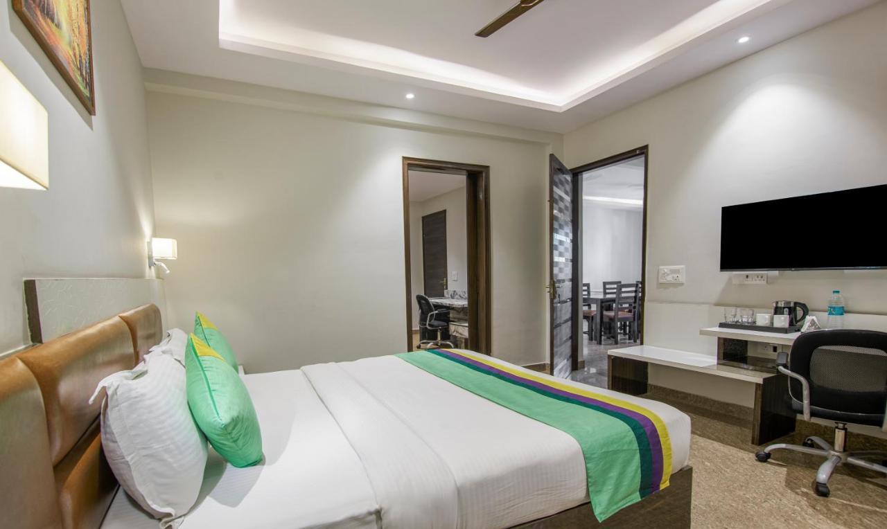 Treebo Swastika Premium Hotel Noida Exterior photo