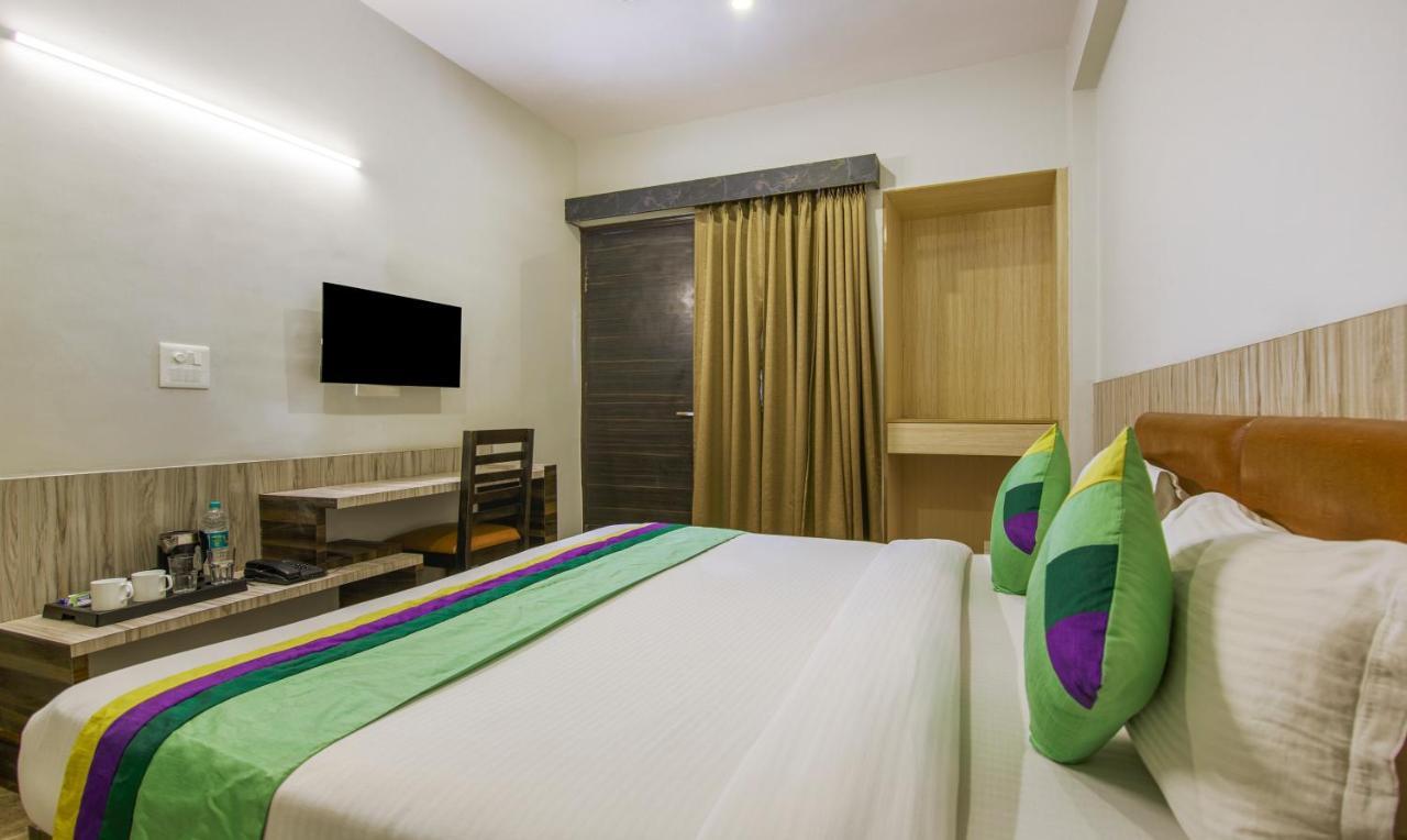 Treebo Swastika Premium Hotel Noida Exterior photo